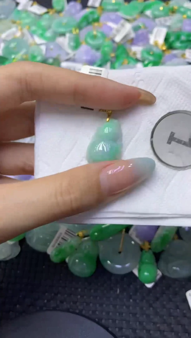 颈饰未镶嵌翡翠天然缅甸翡翠A货