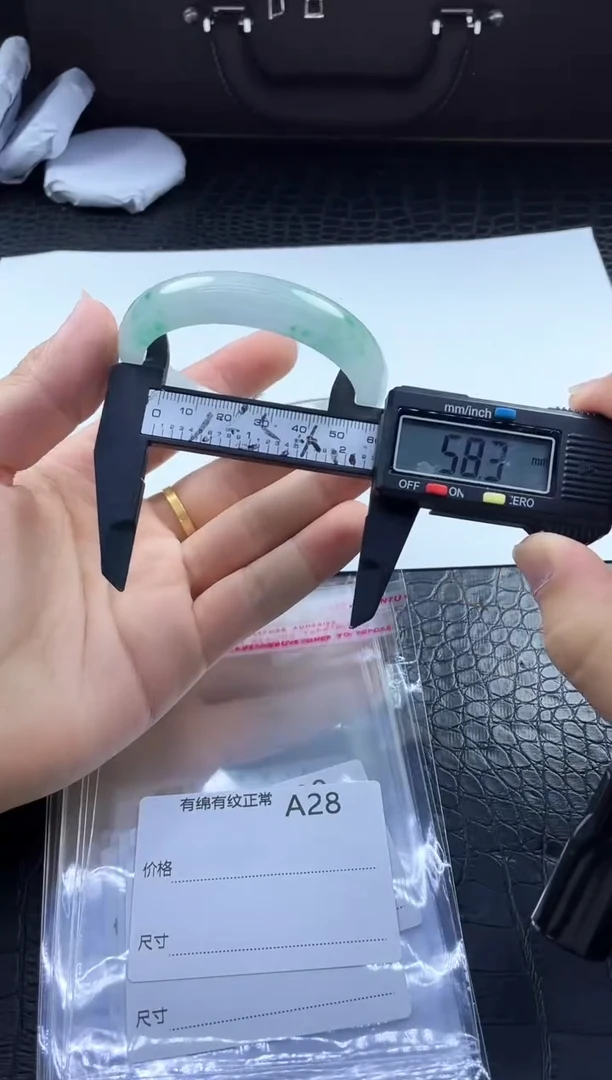 翡翠手镯未镶嵌所见即所得秒拍秒付