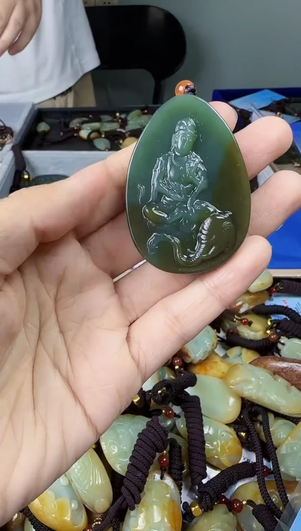 和田玉未镶嵌颈饰1