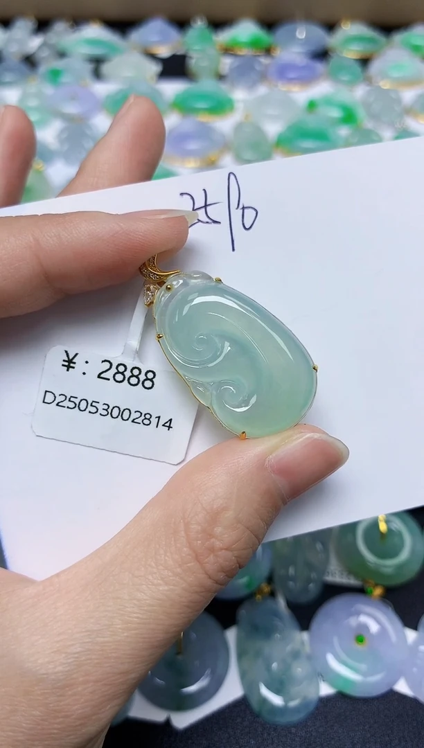 翡翠18K金镶嵌颈饰 天然缅甸翡翠A货