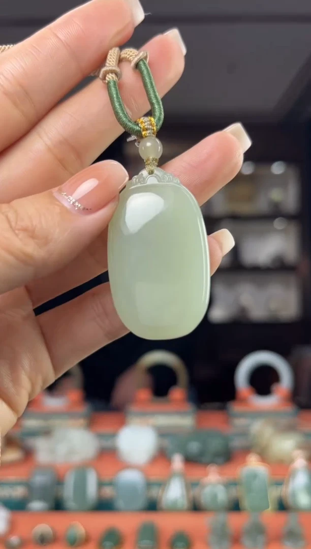 颈饰未镶嵌和田玉佩佩