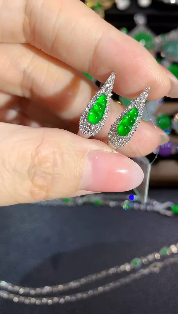 18K金镶嵌翡翠耳饰C19