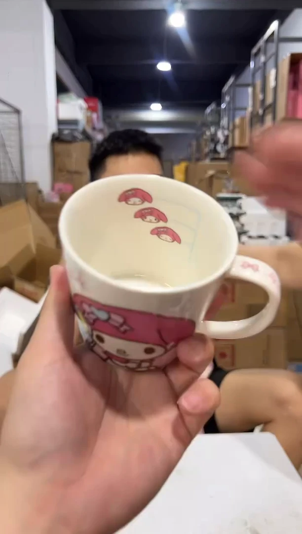 瓷片新款美乐蒂刻度马克杯