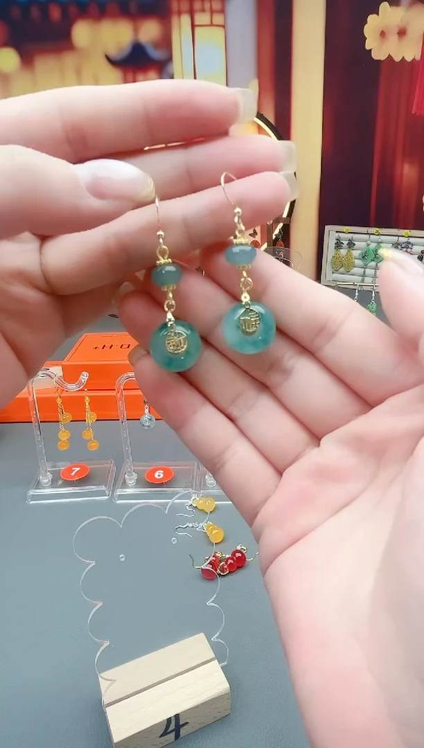 未镶嵌石英质玉（天山翠）耳饰307