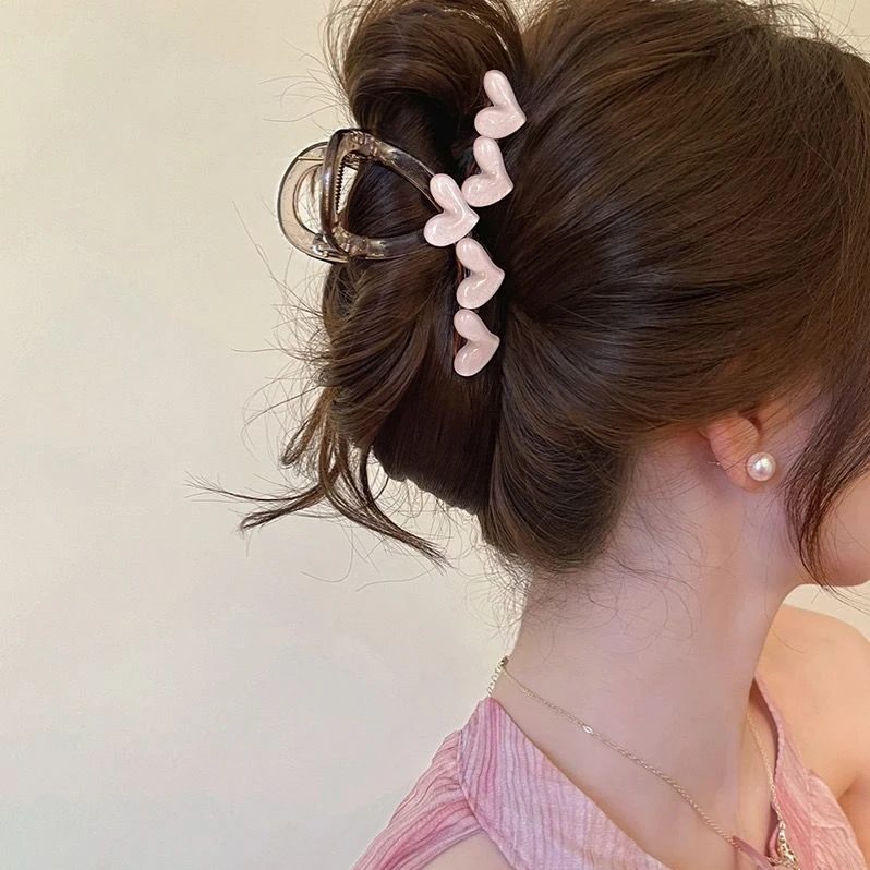 爱心头发抓夹女2024新款后脑勺盘发鲨鱼夹夏天洋气时尚发夹头饰