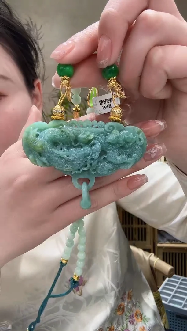 【闪购商品】翡翠颈饰未镶嵌吊坠