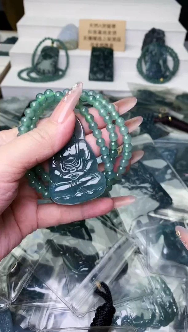 颈饰未镶嵌翡翠