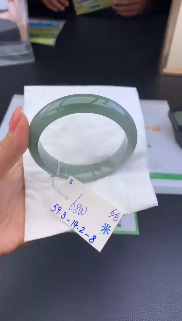 翡翠手镯未镶嵌手镯