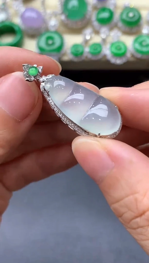 颈饰18K金镶嵌翡翠360-中国好珍宝