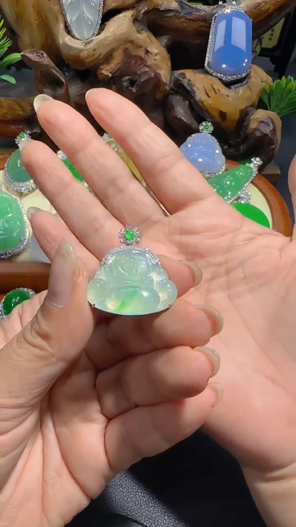 【闪购商品】翡翠吊坠(不含链)18K金镶嵌吊坠