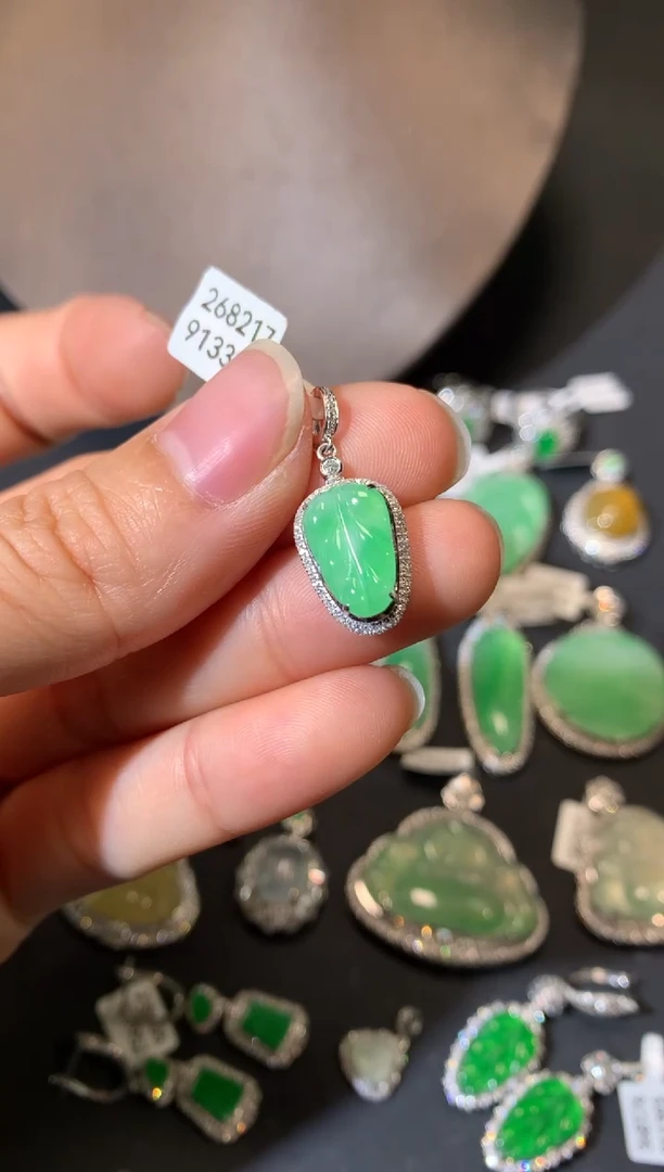 【闪购商品】翡翠吊坠(不含链)18K金镶嵌吊坠