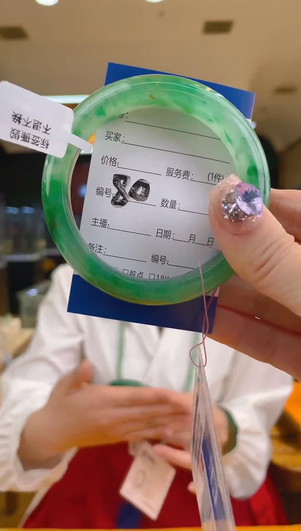 【闪购商品】石英质玉手镯未镶嵌飘花