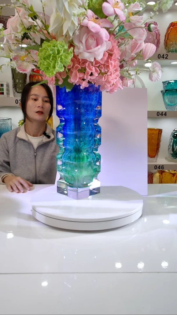D*水晶琉璃花器一只