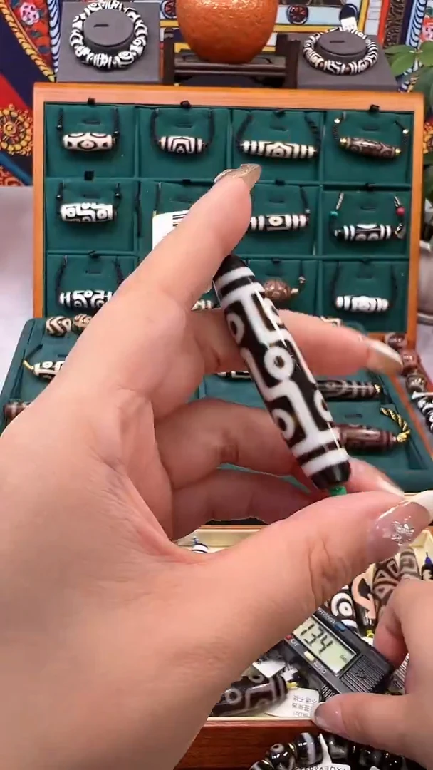 玛瑙/玉髓（覆膜）颈饰未镶嵌8.（微瑕）