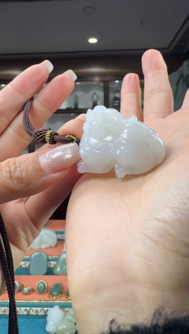 颈饰未镶嵌和田玉佩佩