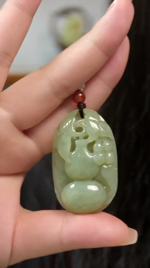 和田玉未镶嵌颈饰葫芦