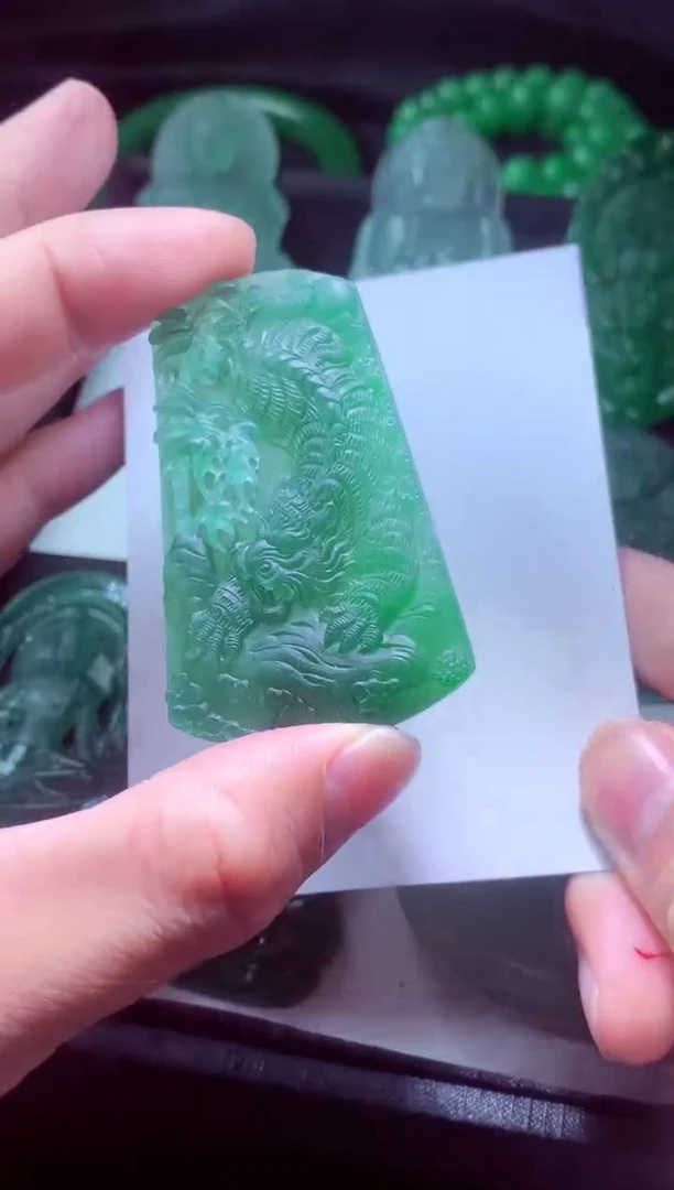 未镶嵌定制翡翠自*人 天然缅甸翡翠A货毛货吊坠