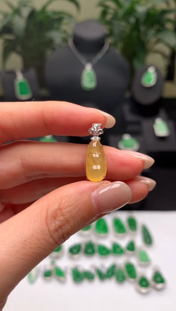 翡翠18K金镶嵌吊坠(不含链)福豆