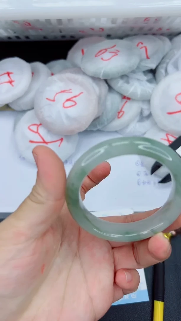 【闪购商品】石英质玉手镯未镶嵌267-53.6