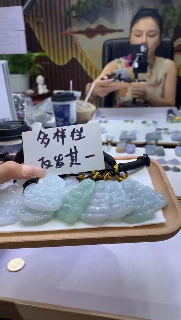 翡翠未镶嵌颈饰多样性仅发其一9643