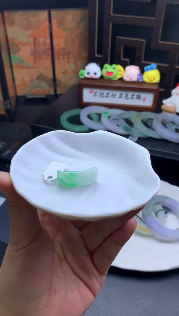 颈饰未镶嵌翡翠丽**?手拍