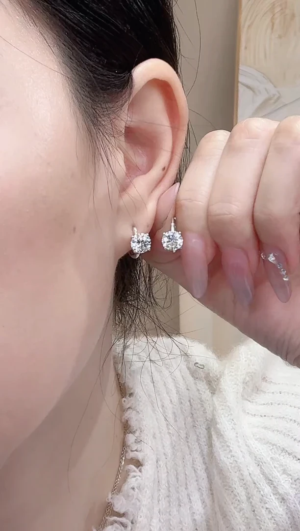 18K金镶嵌实验室培育钻石耳饰四爪耳圈