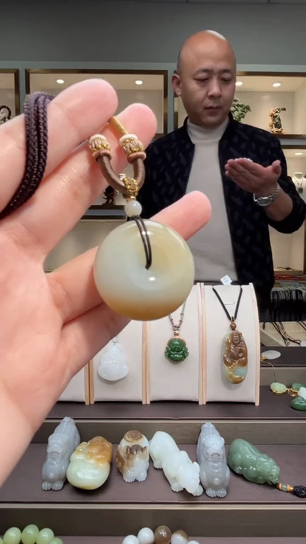 颈饰未镶嵌和田玉苏