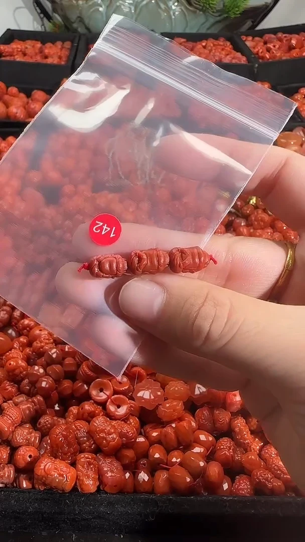 颈饰未镶嵌南红玛瑙1