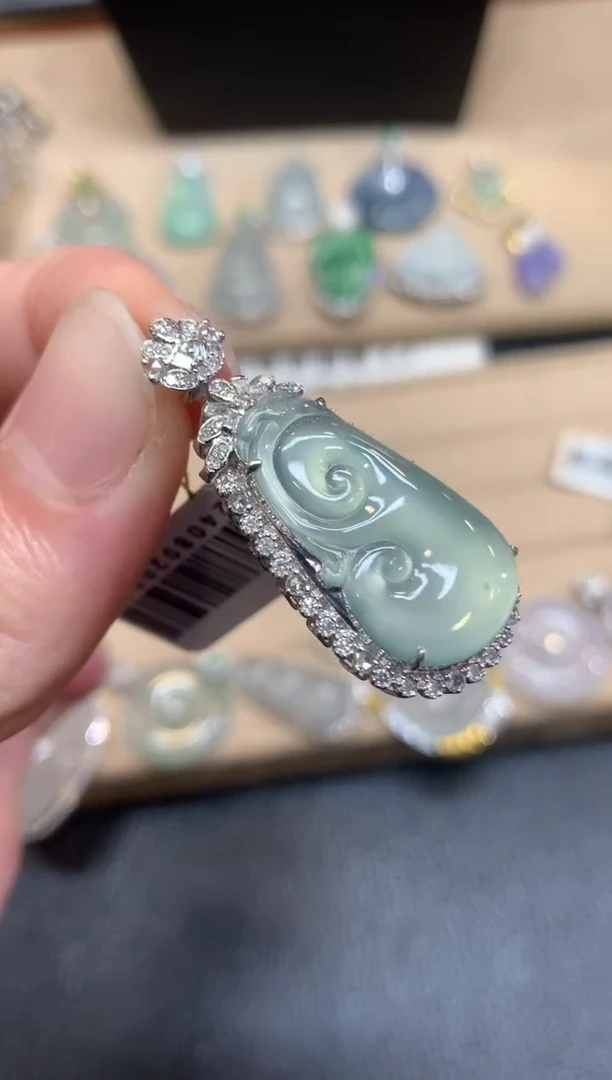 翡翠18K金镶嵌颈饰如意【无服务费】