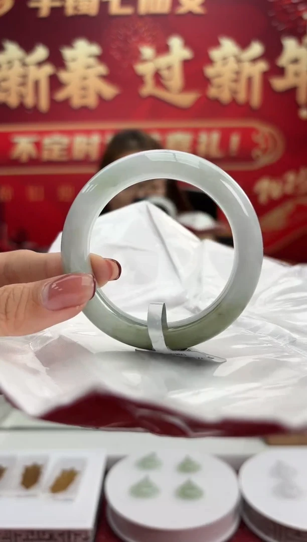 【闪购商品】翡翠手镯（圆镯）未镶嵌10手镯