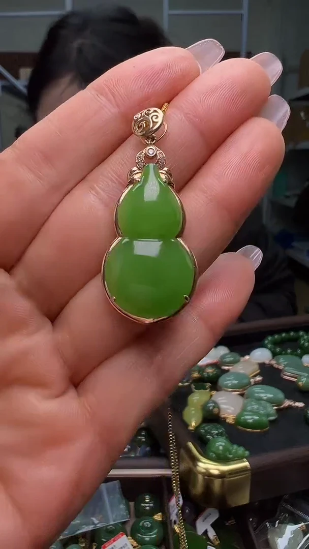 颈饰18K金镶嵌和田玉（多样性发货.发其一)12.18.63
