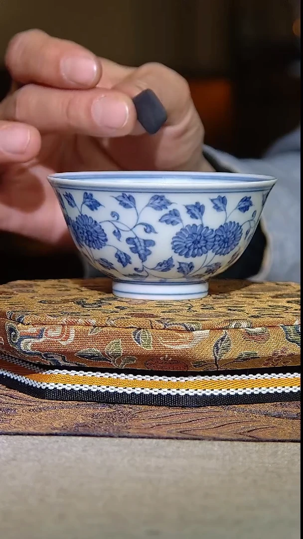 景德镇原矿精仿成化青花缠枝菊纹宫碗杯