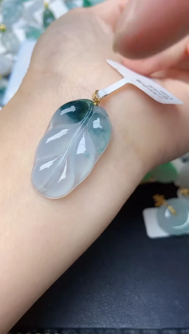 颈饰18K金镶嵌翡翠天然缅甸A货翡翠