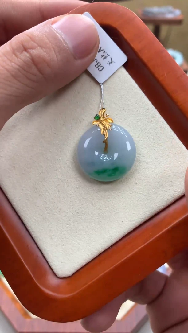 翡翠18K金镶嵌吊坠(不含链)平安扣