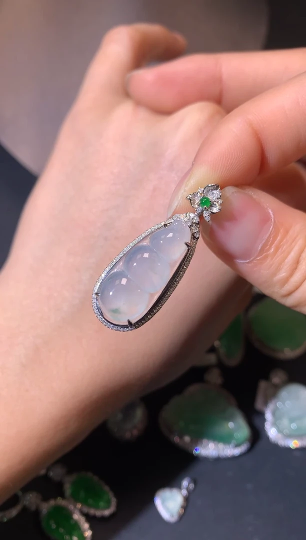 【闪购商品】翡翠吊坠(不含链)18K金镶嵌吊坠