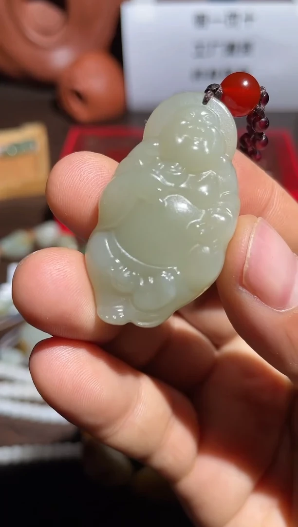 吊坠(赠链)未镶嵌和田玉天承壹玉精选和田玉逍遥自在佛