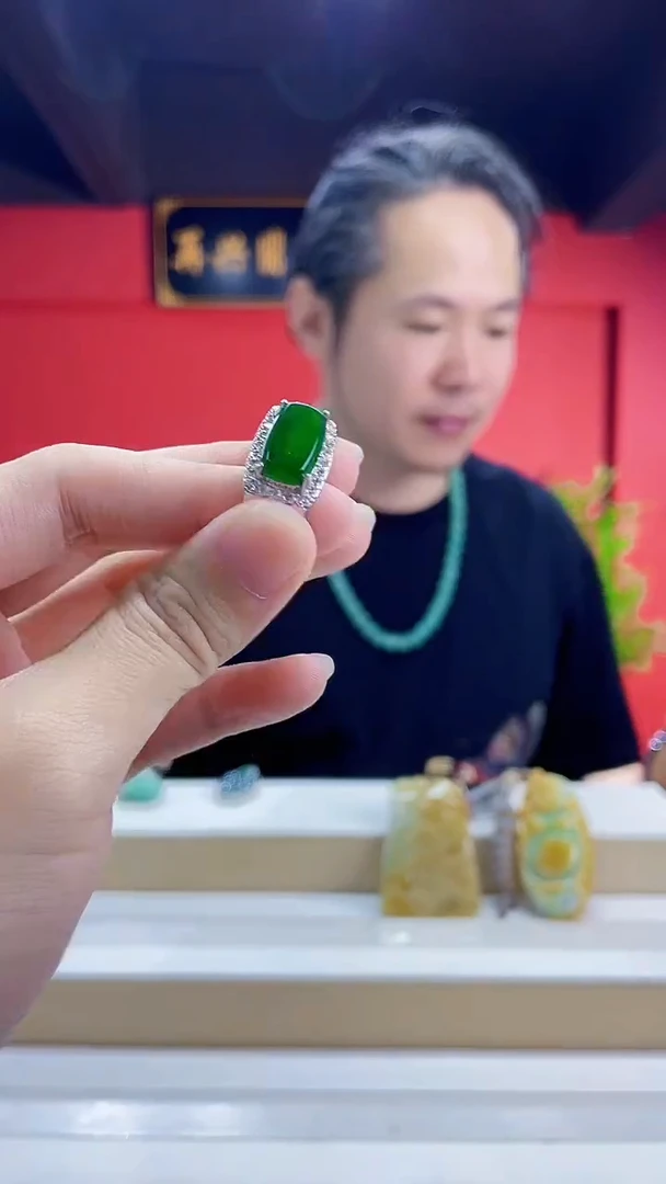 定制翡翠未镶嵌翡翠A货 多样性发其一