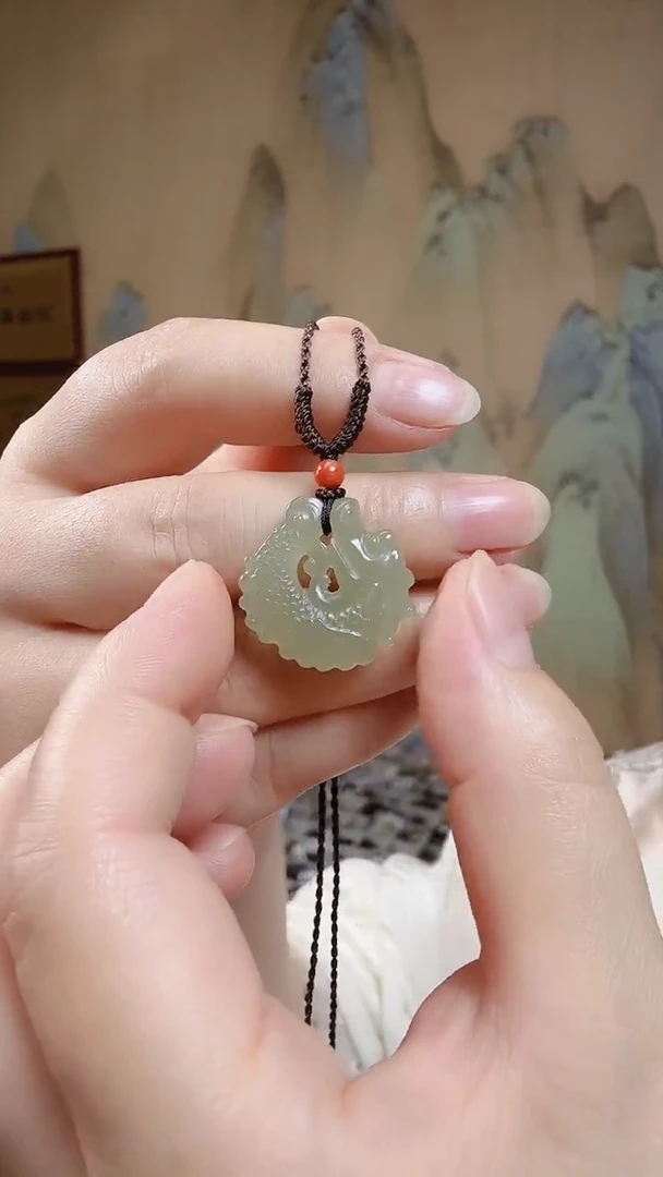 和田玉未镶嵌颈饰.龙