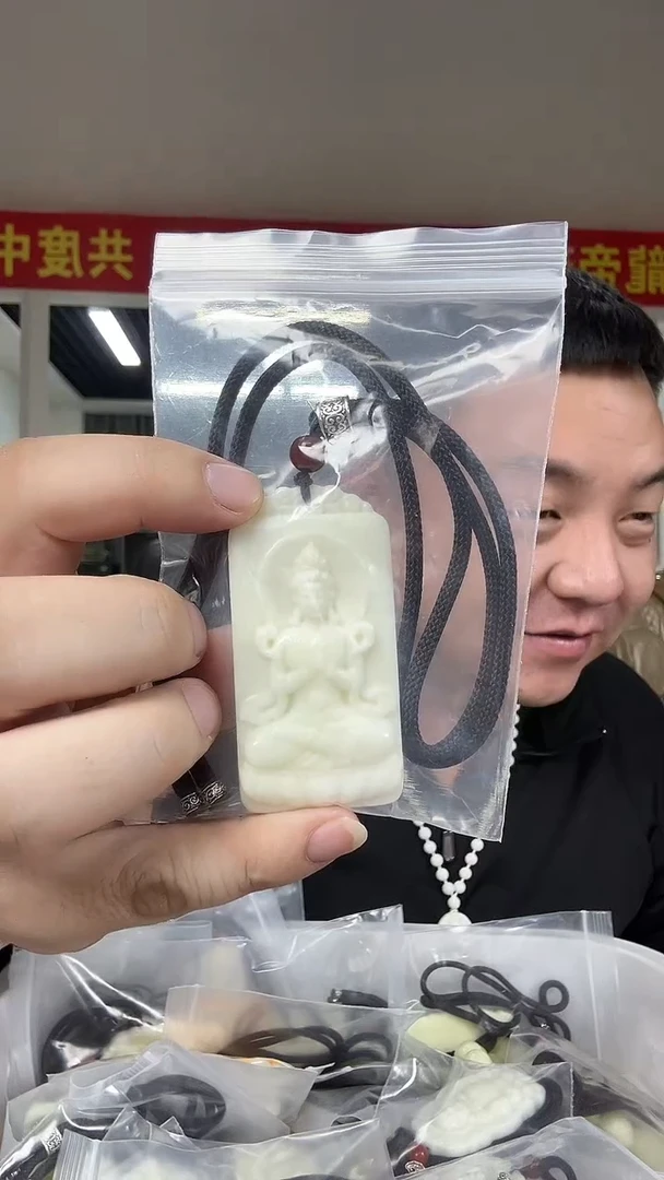 未镶嵌颈饰蓝田玉（蛇纹石化大理石玉）绝*多样性发货一个坏