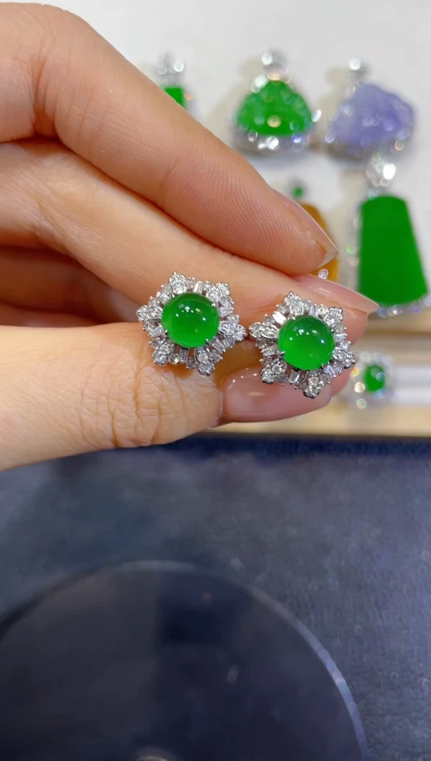 颈饰18K金镶嵌翡翠团购10