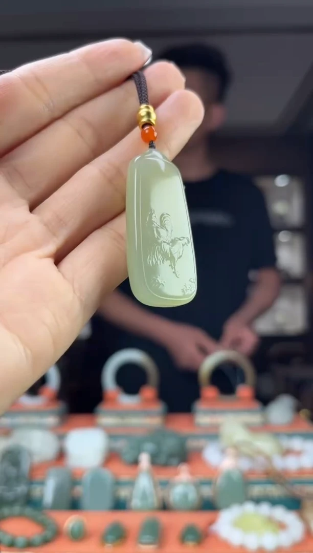 和田玉未镶嵌颈饰佩佩