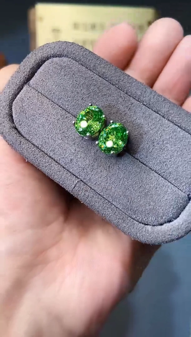 银S925镶嵌耳饰石榴石（沙弗莱）......