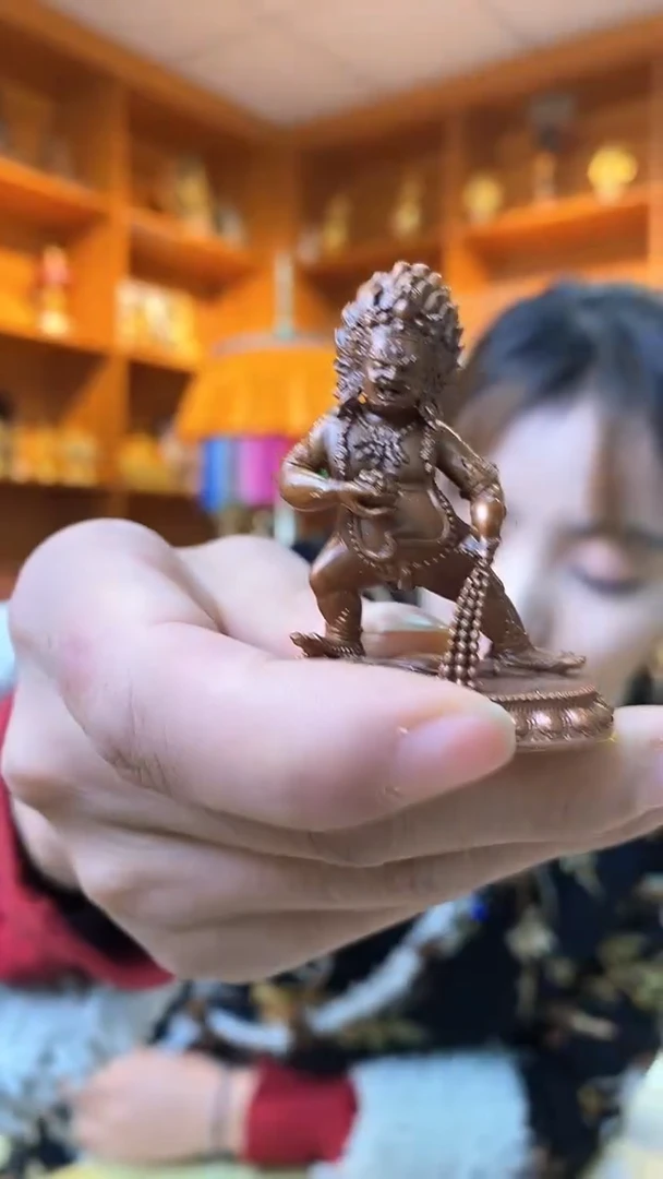 【闪购商品】泥塑黑C-与实物略有差异介意者慎拍