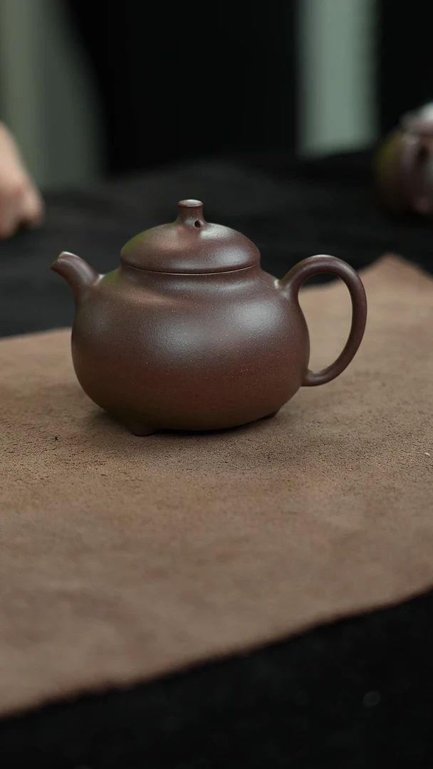茶壶紫泥全手工三足乳鼎160cc