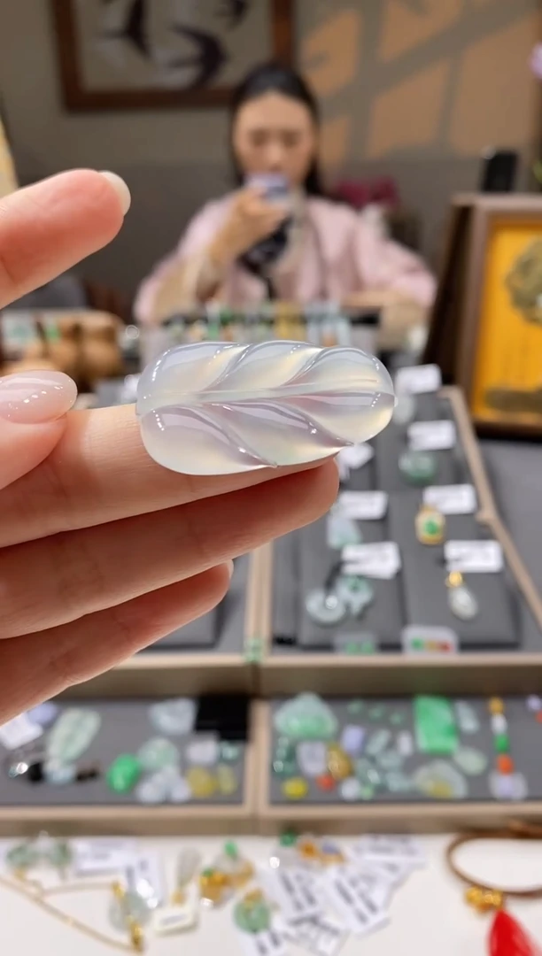 颈饰未镶嵌翡翠叶子