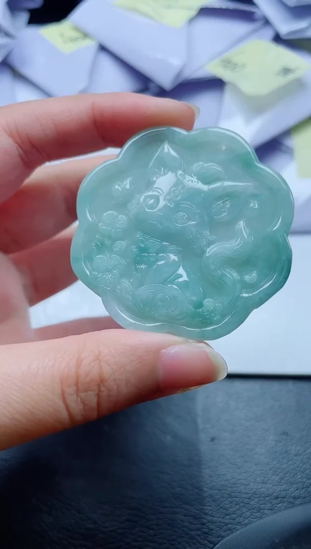 翡翠未镶嵌颈饰