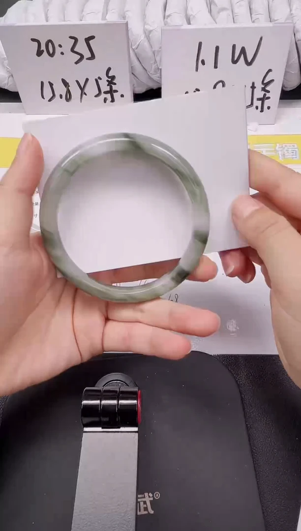 【闪购商品】石英质玉手镯未镶嵌221