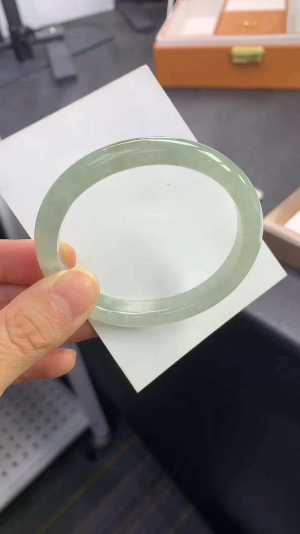 未镶嵌手镯（贵妃镯）翡翠退货需手镯吊牌标签完好