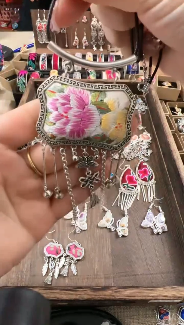 【闪购商品】织绣民族风老绣饰品201