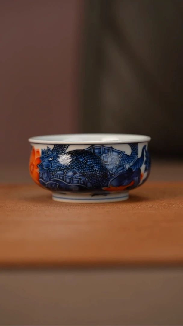 陶瓷又见春风青花矾红玄武矮炉式杯